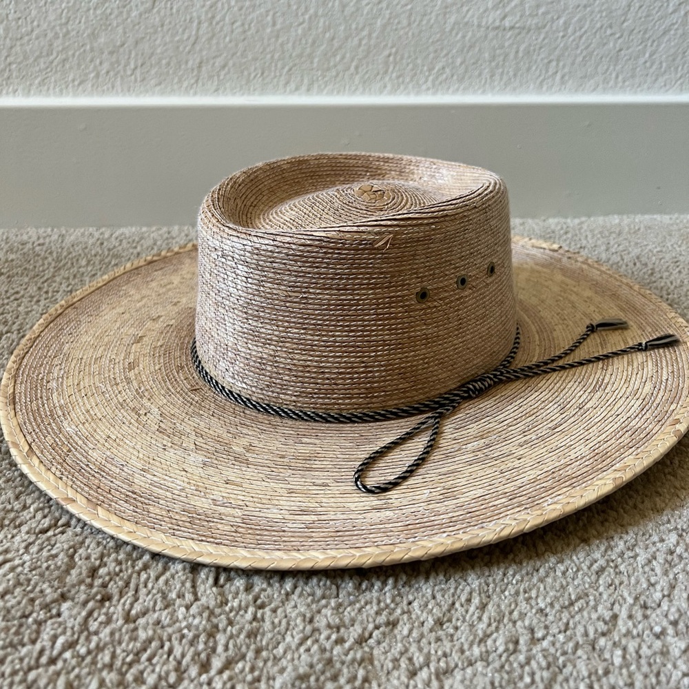 LSPACE Wayne Natural Hat - great condition